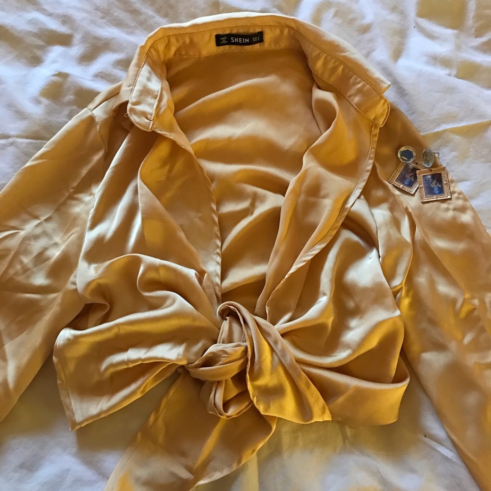 Yellow tie top
